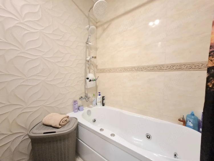 Apartament cu 3 camere decomandat în Turnișor
