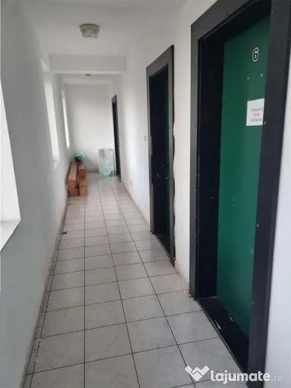 Spațiu comercial, de 400 mp, în Reci