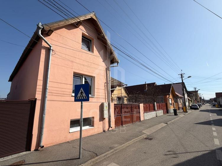 Casă individuală cu 4 camere cu Canalizare în Țiglari