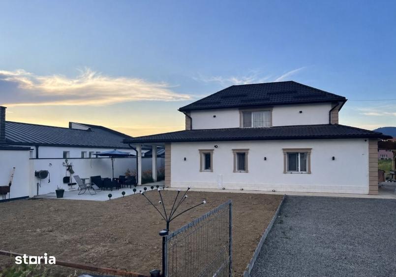 Casă cu 5 camere cu Teren 520 Mp în Recea
