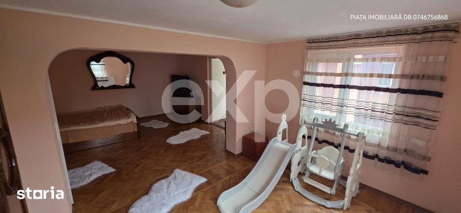 Casă cu 9 camere cu Canalizare în Ultracentral