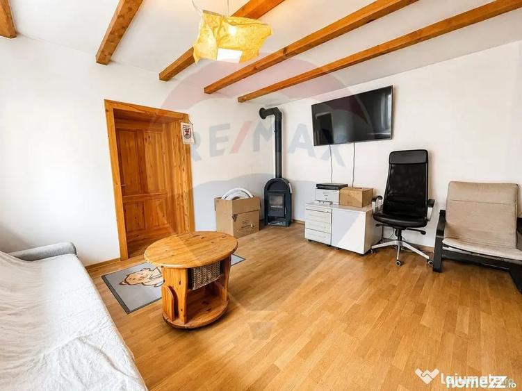 Casă cu 5 camere cu Teren 2236 Mp în Central