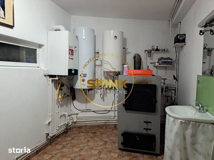 Casă cu 7 camere cu Teren 1955 Mp în Siriu
