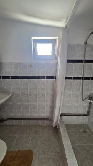 Casă individuală cu 5 camere cu Canalizare în Titulescu