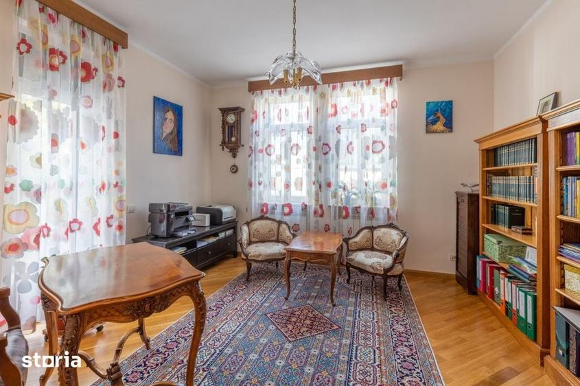 Casă cu 7 camere cu Teren 298 Mp în Aviatorilor