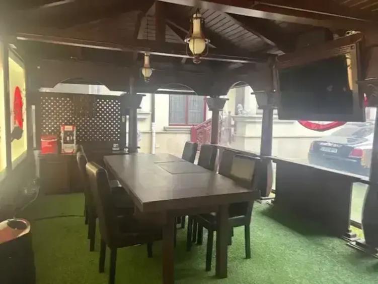 Casă cu 12 camere cu Piscina în Unirii