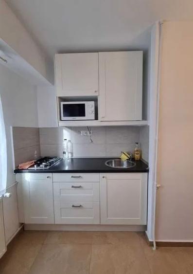 Garsonieră decomandată, mobilată în Decebal