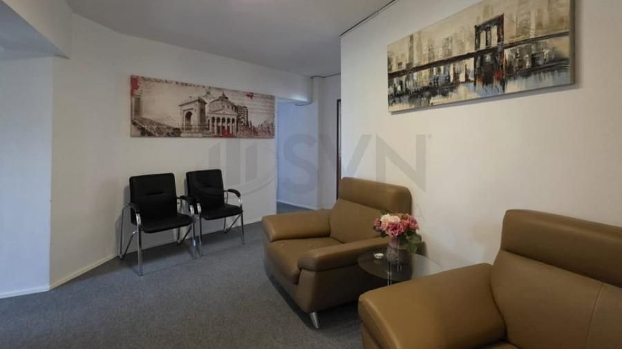 Apartament cu 4 camere semidecomandat în Universitate