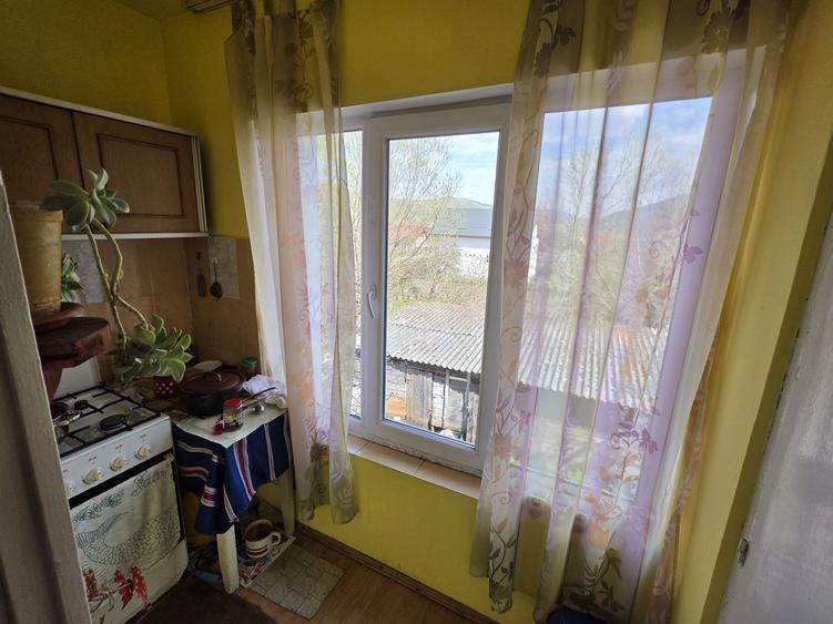 Apartament cu 2 camere decomandat în Iara