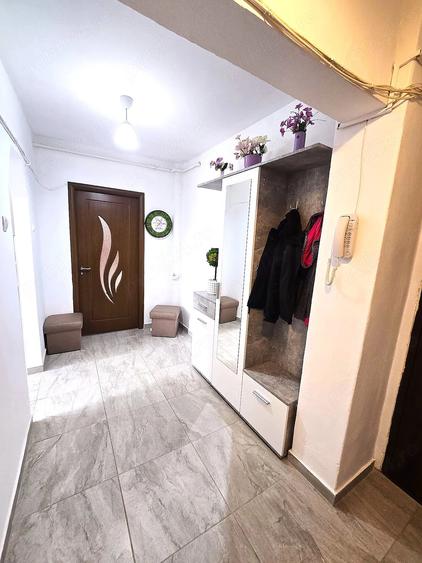 Apartament cu 2 camere decomandat în Micro 16