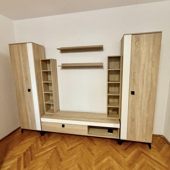 Apartament cu 3 camere decomandat în Cornișa