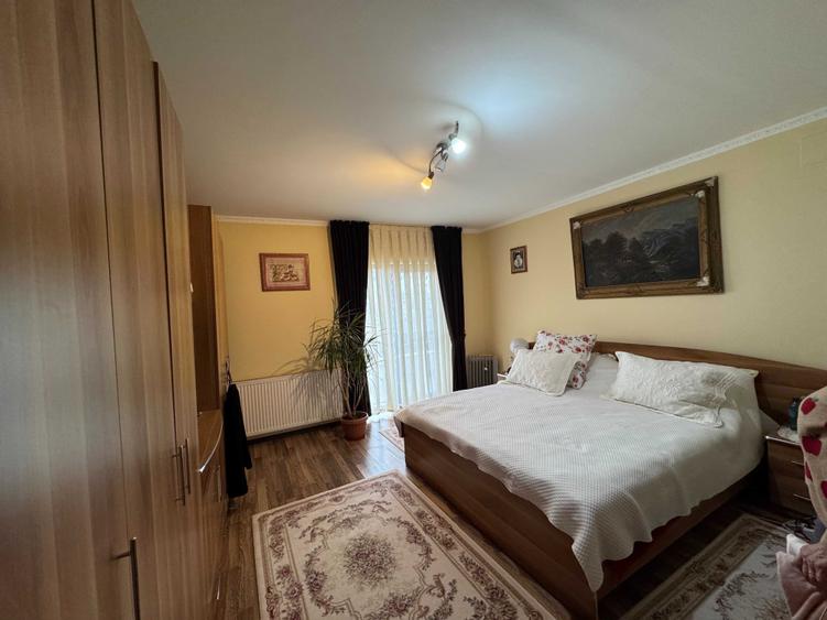Casă cu 4 camere în Sântandrei