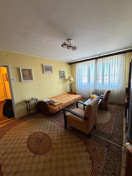 Apartament cu 3 camere decomandat, mobilat în Central