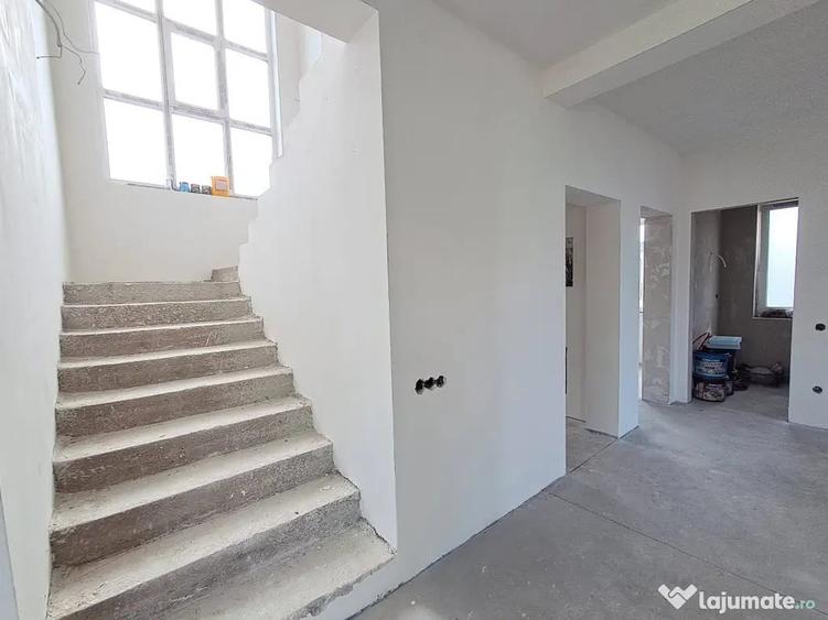 Casă cu 5 camere cu Teren 601 Mp în Central