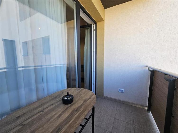 Apartament cu 3 camere decomandat, mobilat în Tractorul