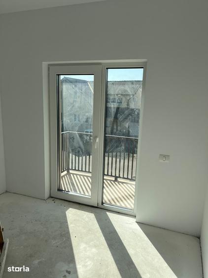 Casă cu 4 camere cu Teren 300 Mp în Vladimirescu