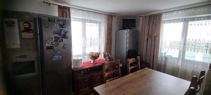 Casă cu 5 camere cu Teren 3000 Mp în Mitocu Dragomirnei
