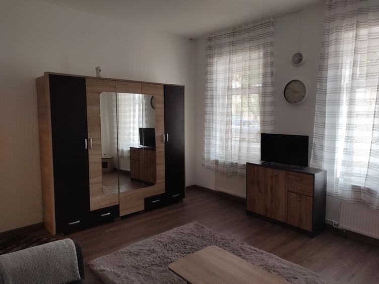 Garsonieră decomandată în Central