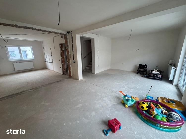 Casă cu 4 camere cu Teren 195 Mp în Șelimbăr