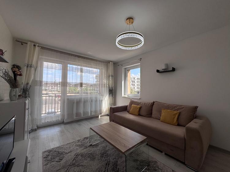 Apartament cu 3 camere decomandat, mobilat în Tractorul