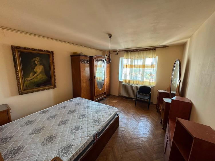 Apartament cu 3 camere decomandat în 1 Mai
