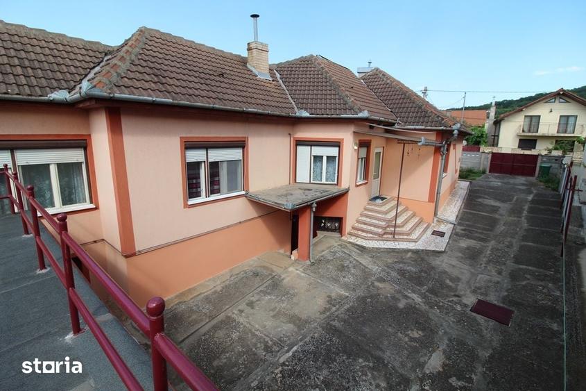 Casă cu 5 camere cu Teren 541 Mp în Hunedoara