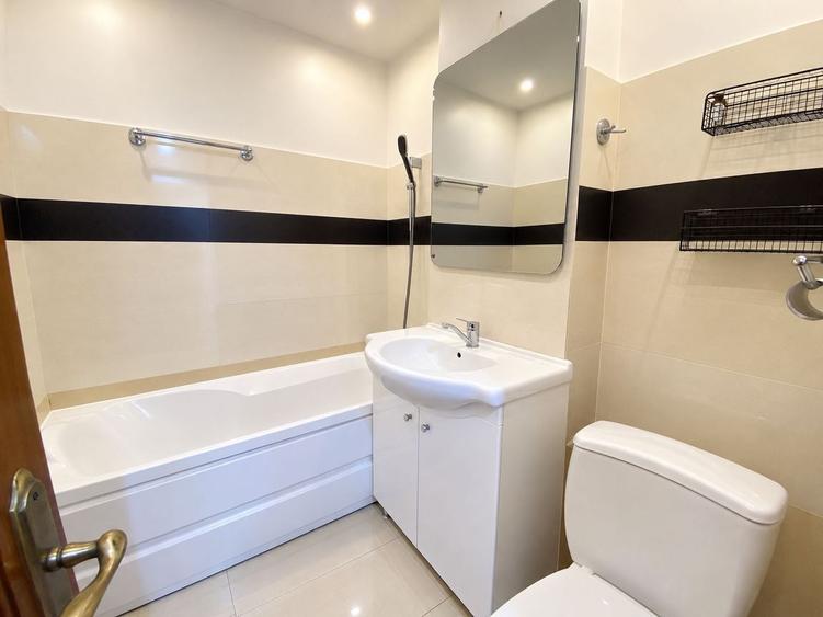 Apartament cu 3 camere decomandat, mobilat în Lipovei