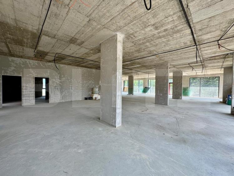 Spațiu comercial, de 1,400 mp, în Exterior Est
