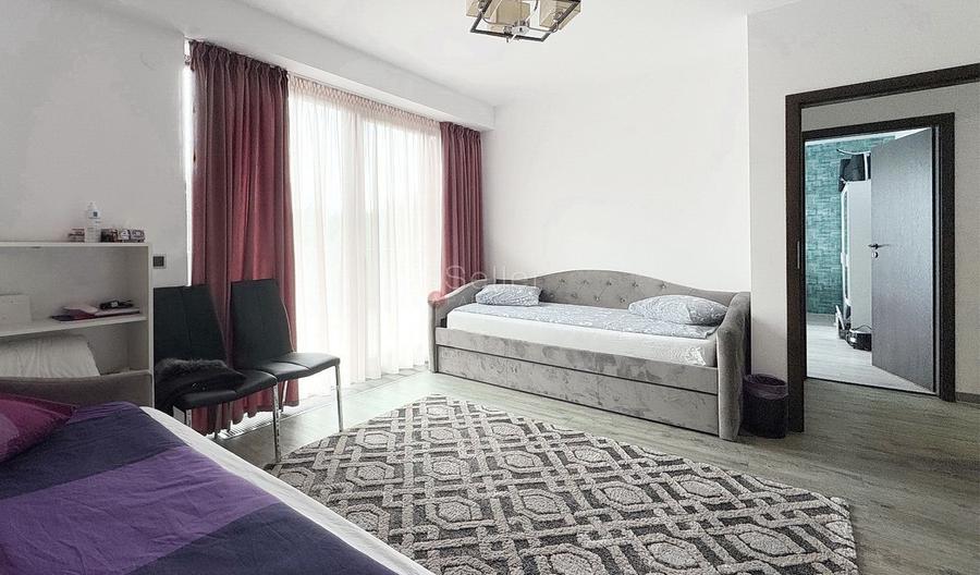 Apartament cu 4 camere decomandat, mobilat în Poiana Brașov