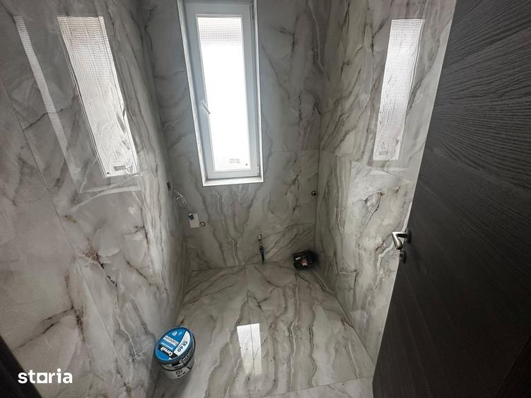 Casă cu 5 camere cu Teren 250 Mp în Central