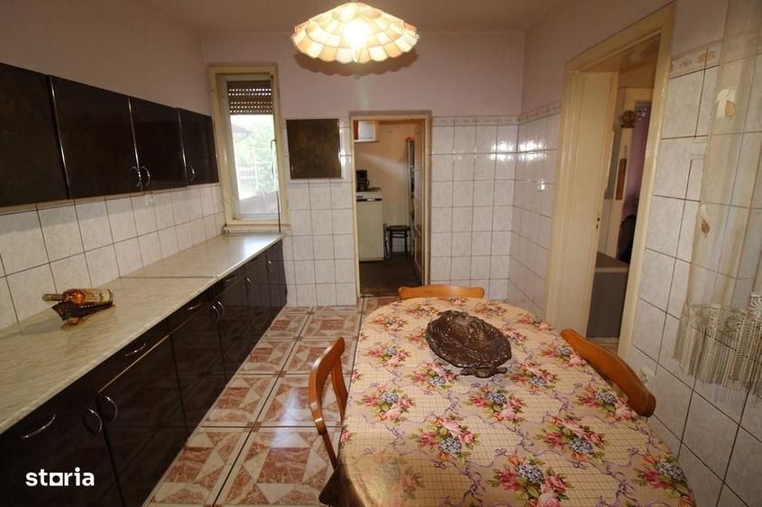 Casă cu 4 camere în Hunedoara