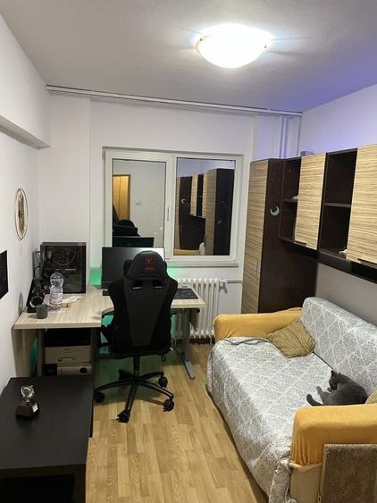 Apartament cu 3 camere decomandat în Exterior Vest