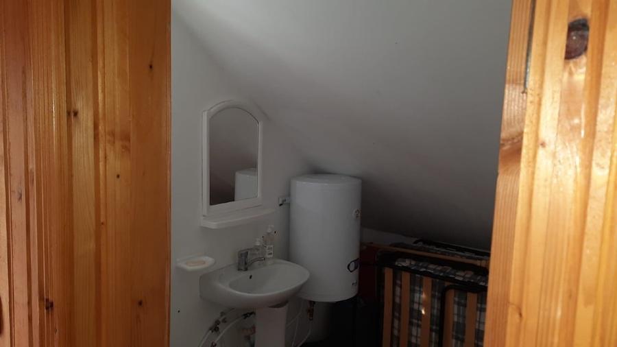 Casă individuală cu 5 camere cu Teren 4070 Mp în Soveja