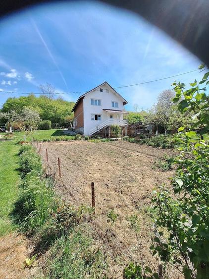Casă cu Teren 600 Mp în Păuliș
