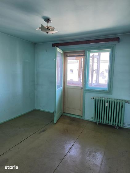 Apartament cu 3 camere semidecomandat în Titan