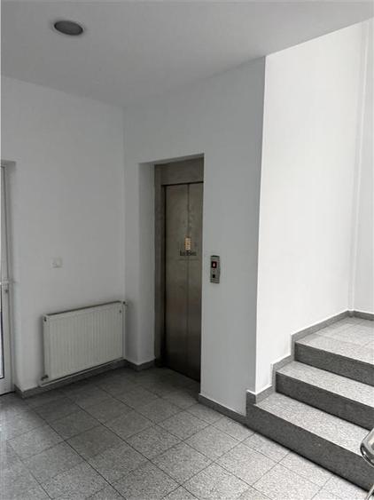 Birou, de 275 mp, în Central