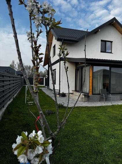 Casă cu 4 camere în Central