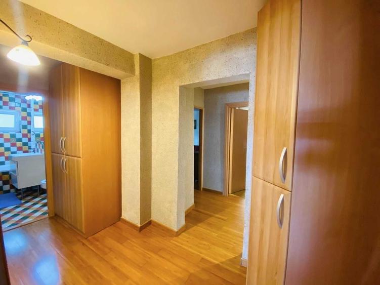 Apartament cu 3 camere decomandat în Cioceanu
