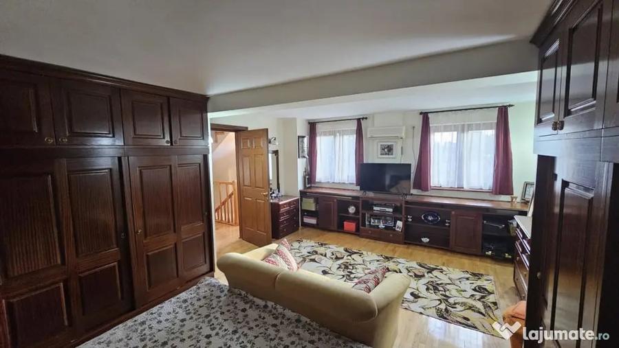 Casă cu 5 camere cu Teren 410 Mp în Mărășești