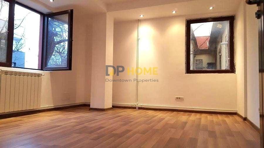 Casă individuală cu 5 camere cu Canalizare în Banu Manta