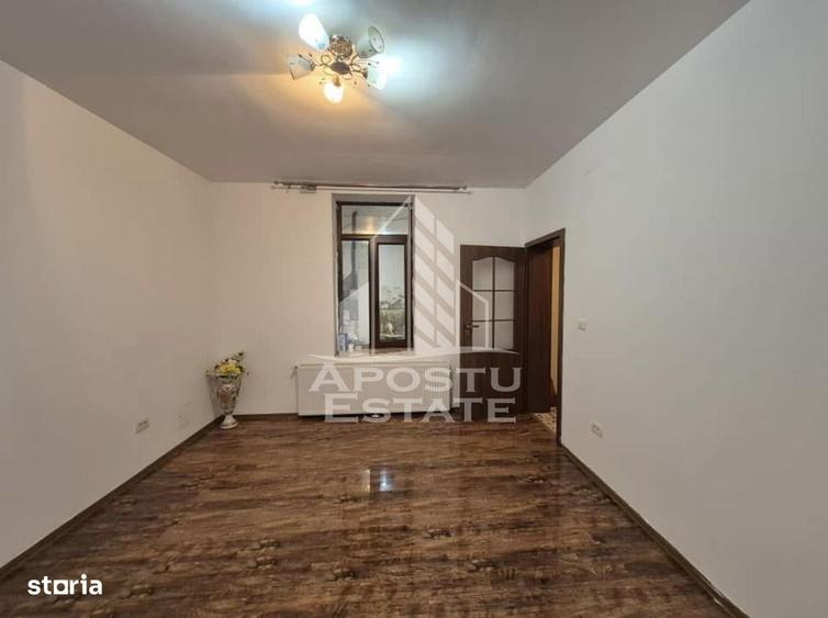 Apartament cu 2 camere semidecomandat în Traian