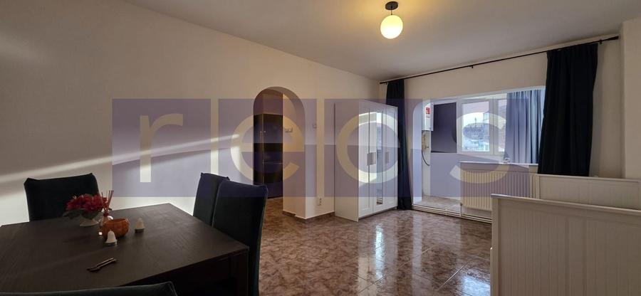 Apartament cu 4 camere semidecomandat, mobilat în Tineretului