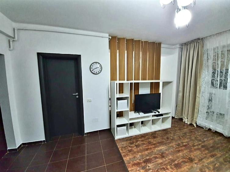 Garsonieră decomandată în Roșu