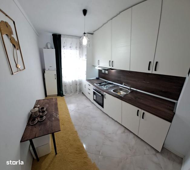 Apartament cu 4 camere decomandat în Central