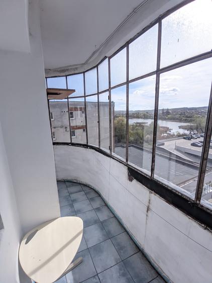 Apartament cu 3 camere decomandat în Între Lacuri