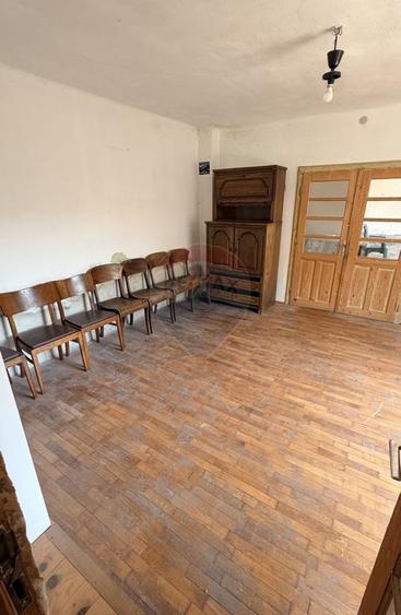 Casă cu 5 camere cu Teren 1400 Mp în Vale
