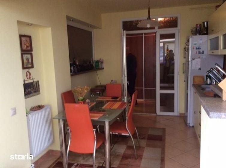 Apartament cu 3 camere decomandat în Turnișor