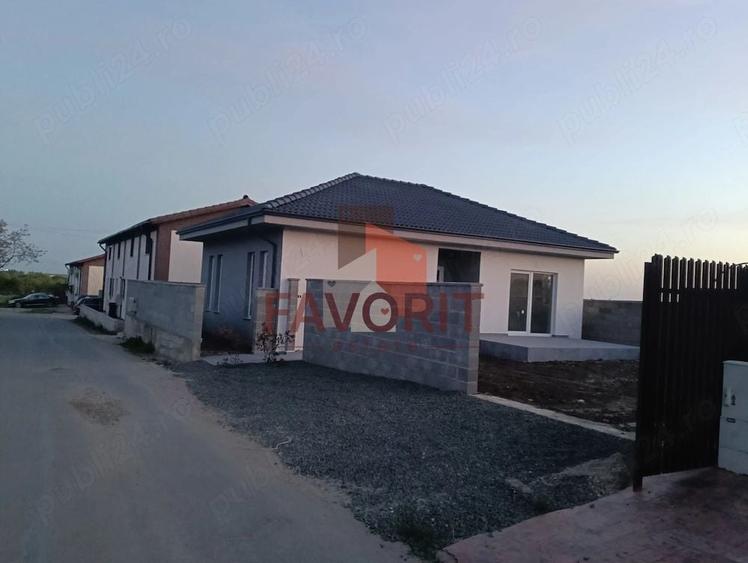 Casă individuală cu 3 camere cu Canalizare în Sânandrei