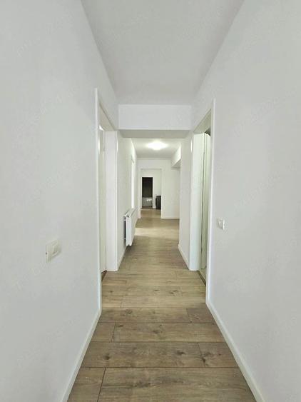 Apartament cu 4 camere decomandat în Dobroești