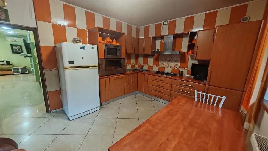 Casă cu Teren 450 Mp în Central
